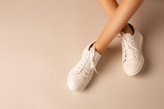 No. 10 - รองเท้าผ้าใบ ใส่กับชุดนักศึกษา รุ่น Superstar - 2