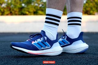 No. 4 - รองเท้าวิ่ง Adidas ผู้ชาย รุ่น Ultraboost 22 - 6
