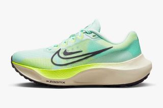 No. 1 - รองเท้าวิ่ง Nike สำหรับผู้หญิง รุ่น Zoom Fly 5 - 2