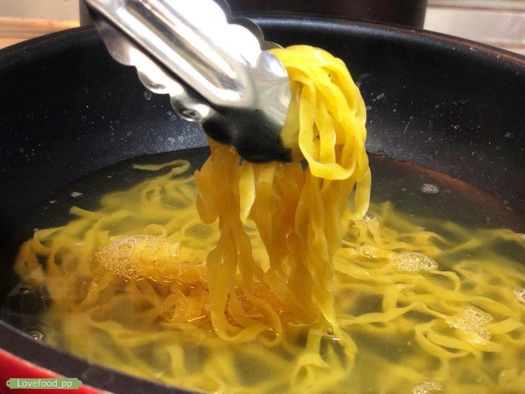 No. 2 - Khao Soi Cafe เส้นข้าวซอย เส้นสด (เส้นแบน)  - 3