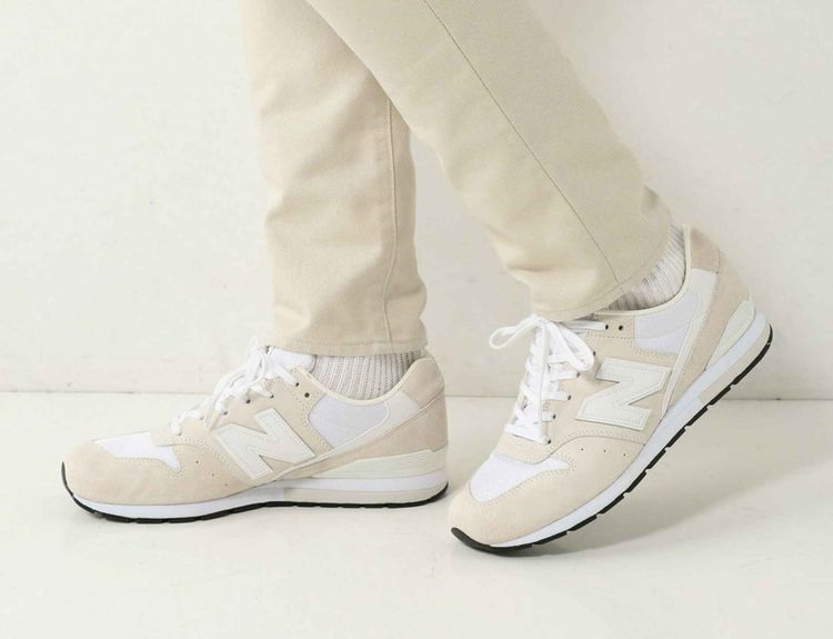 No. 6 - รองเท้าผ้าใบ New Balance รุ่น 996 - 3