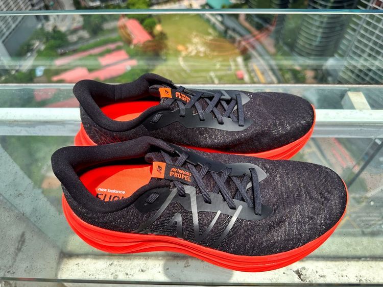 No. 1 - รองเท้าวิ่ง New Balance รุ่น FuelCell Propel v4 - 2