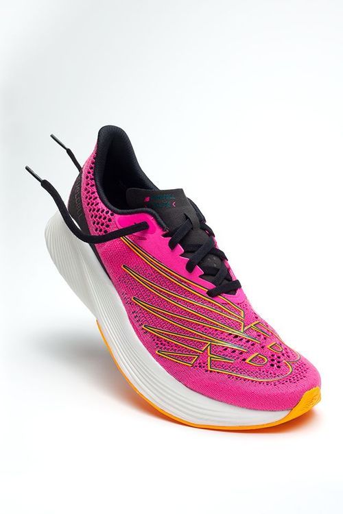 No. 2 - รองเท้าผ้าใบ New Balance รุ่น FuelCell RC Elite V2 - 2