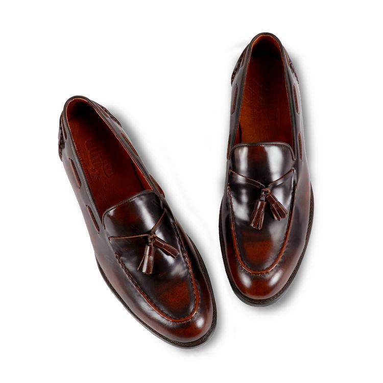 No. 7 - รองเท้าหนังผู้ชาย แบรนด์ไทย รุ่น Velvet Tassel Loafers Moc Toe Burgundy - 5