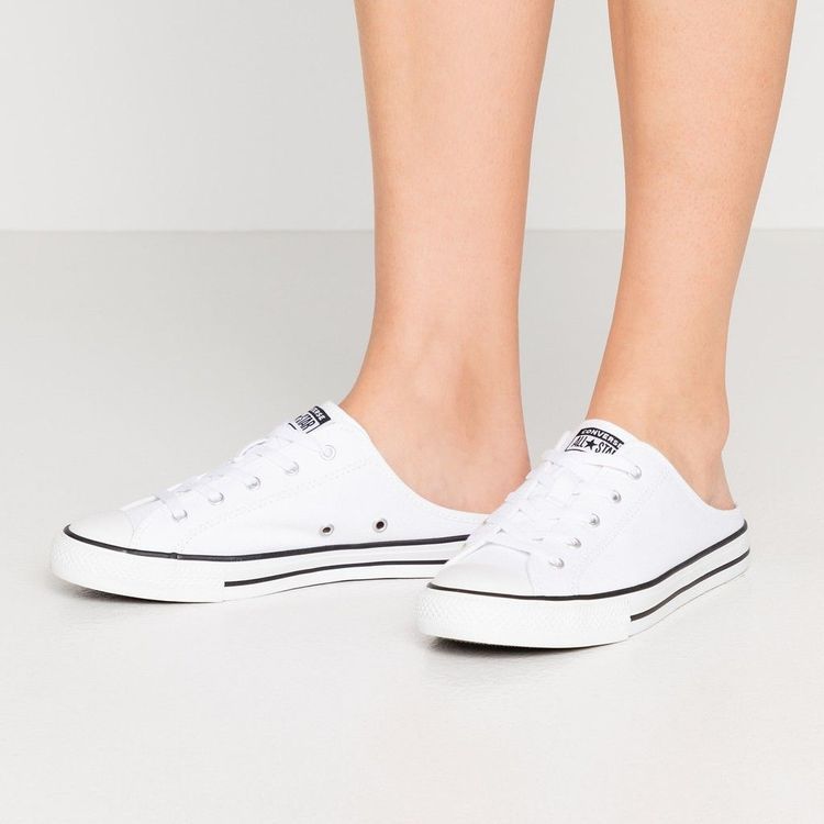 No. 3 - รองเท้าผ้าใบเปิดส้น รุ่น Chuck Taylor All Star Dainty Mule Slip - 2